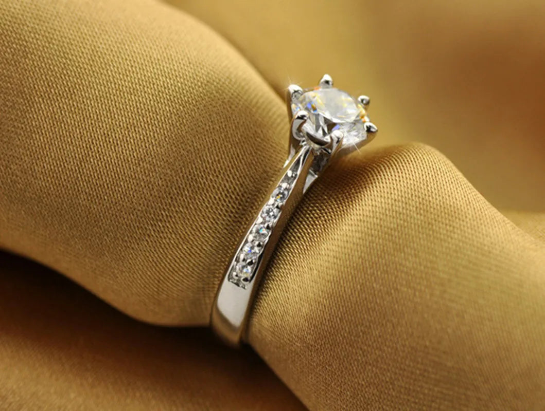 Solitaire Luxe Ring